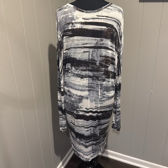 CAbi gray/black/white paintbrush tissue V neck dolman long sleeve midi. Medium - Picture 3 of 5